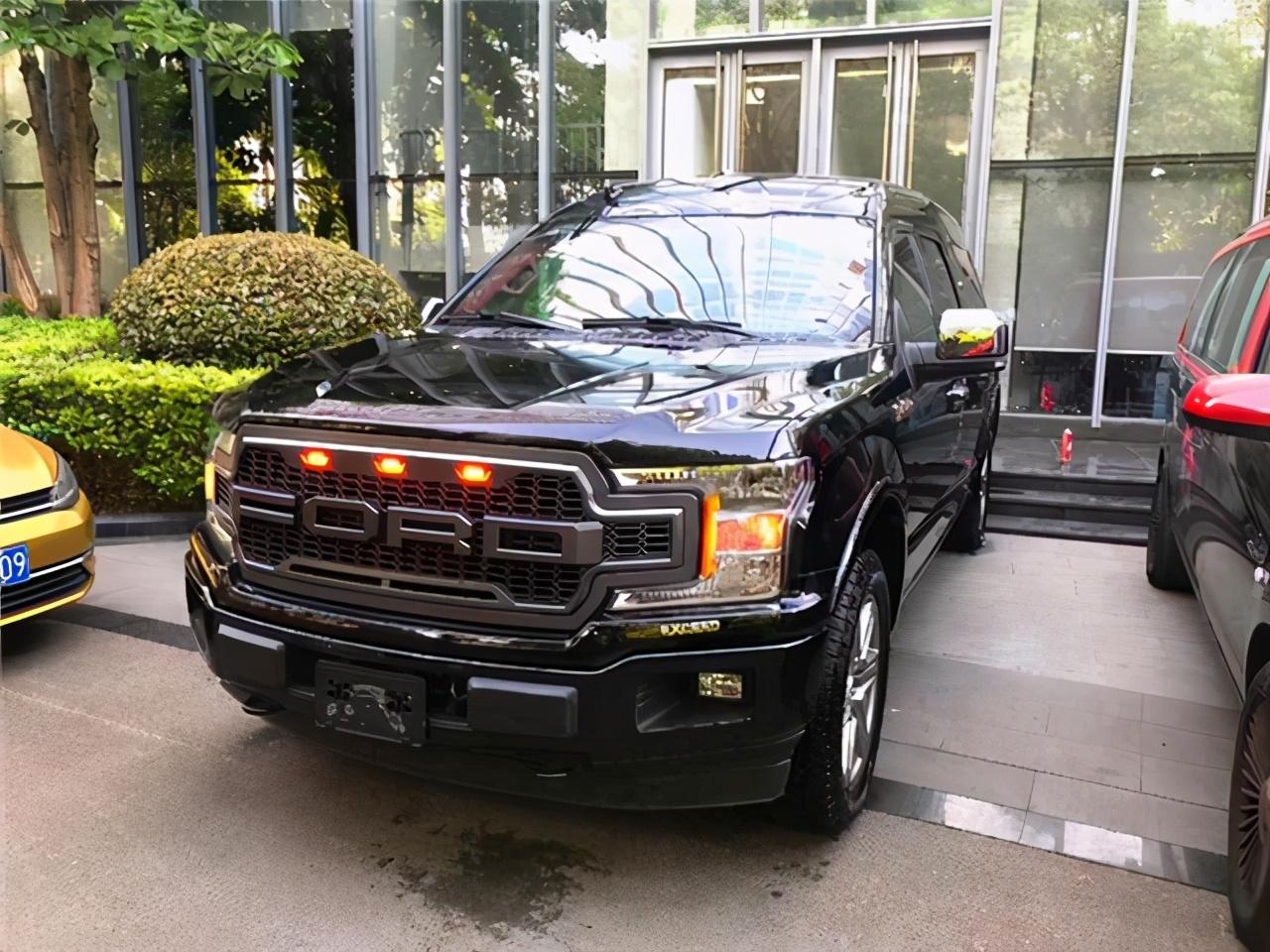 最新款七座车，家庭与友情的温馨之旅启程了